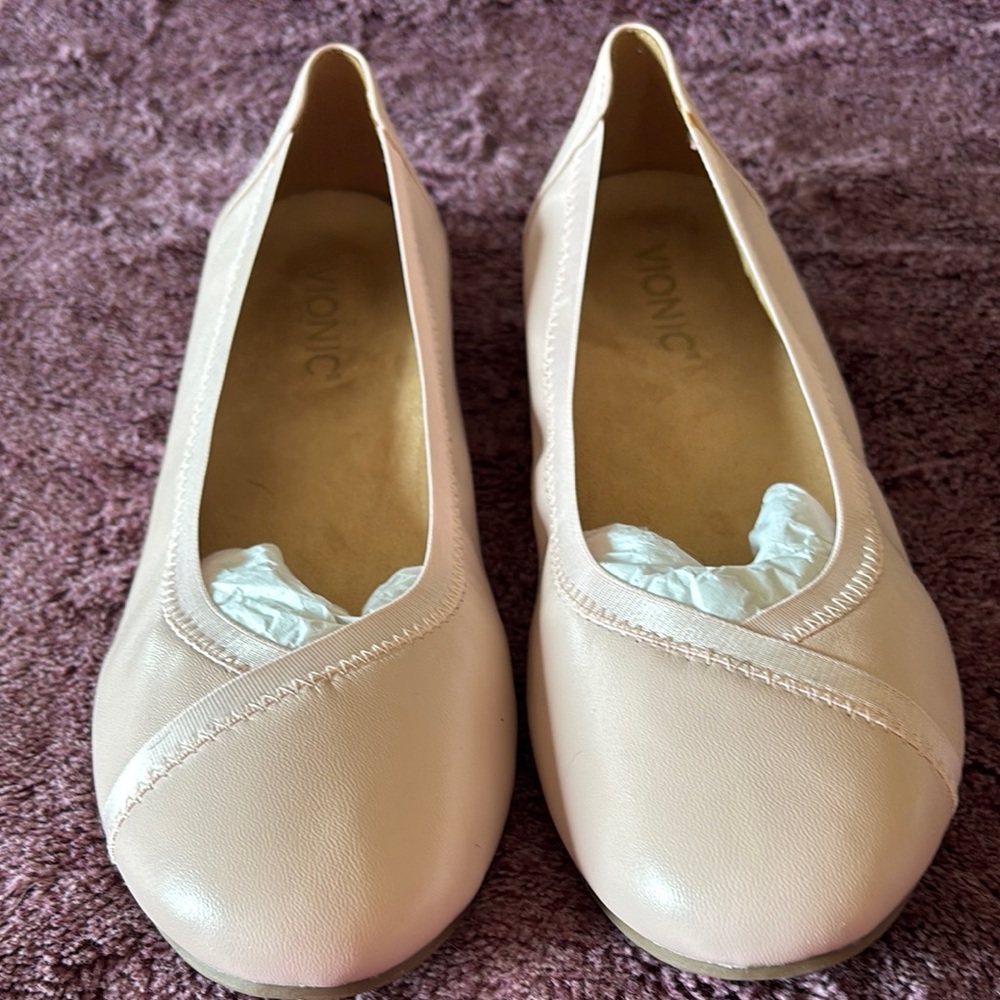 Vionic Cream and Pink Textured Flats